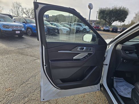 New 2026 Ford Explorer Platinum image 16