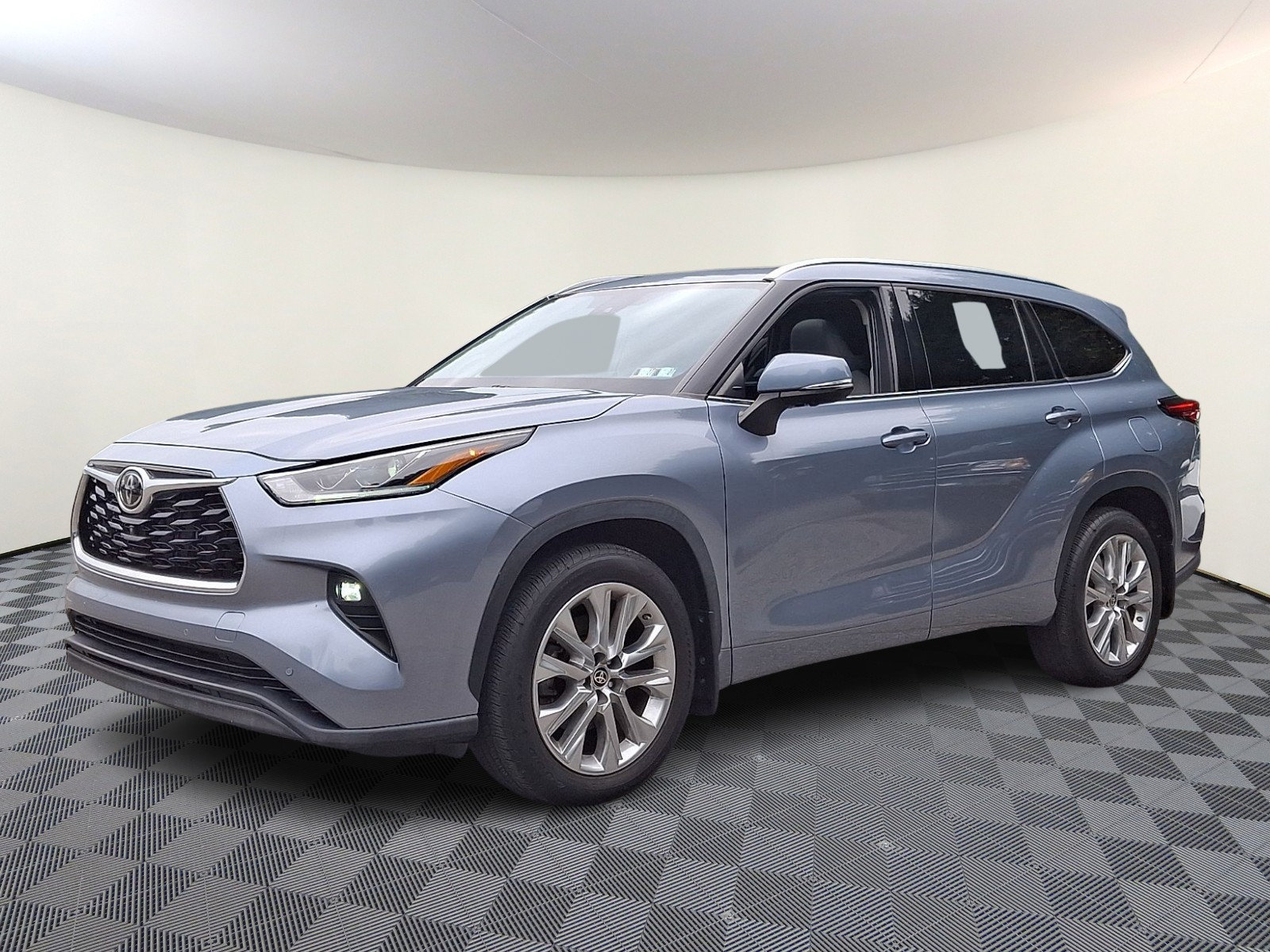 Used 2023 Toyota Highlander Limited AWD/4WD image 3