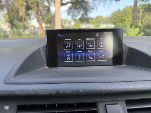 Used 2014 Lexus CT 200h FWD image 19