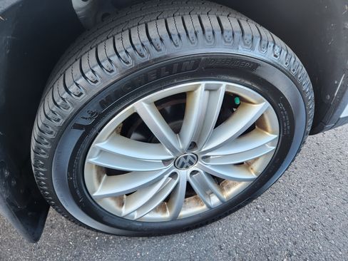 Used 2016 Volkswagen Tiguan SE image 28