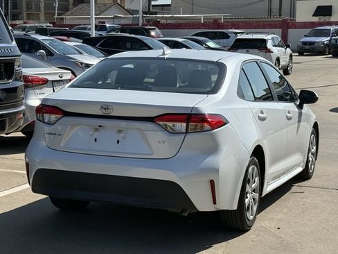 Used 2025 Toyota Corolla LE FWD image 4