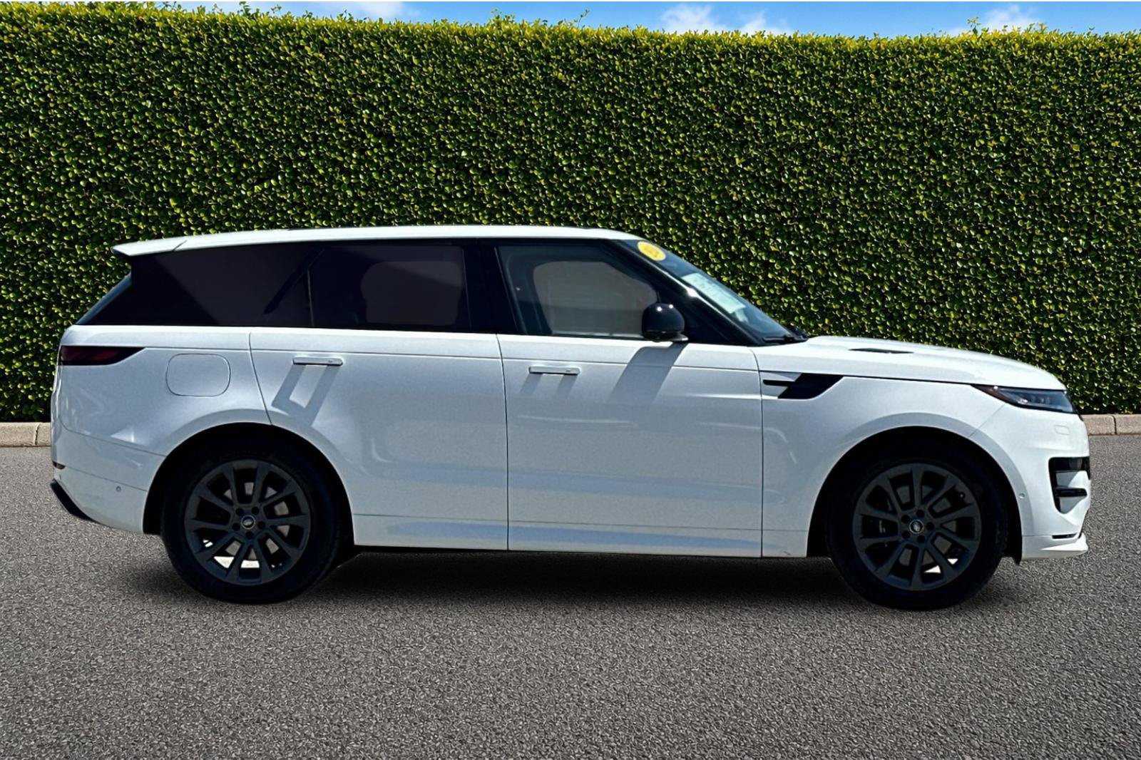 Used 2024 Land Rover Range Rover Sport Dynamic SE AWD/4WD image 3