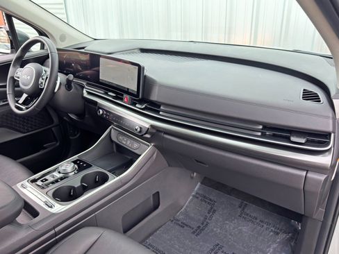 Used 2025 Kia Carnival SX w/ SX Dark Edition Package image 15