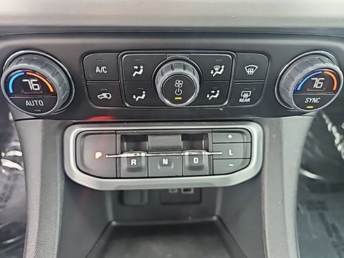 Certified 2023 GMC Acadia SLE image 21