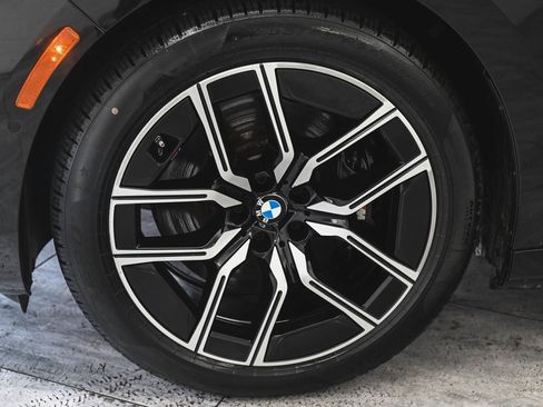 Used 2023 BMW i7 xDrive60 w/ Executive Package 2 image 7