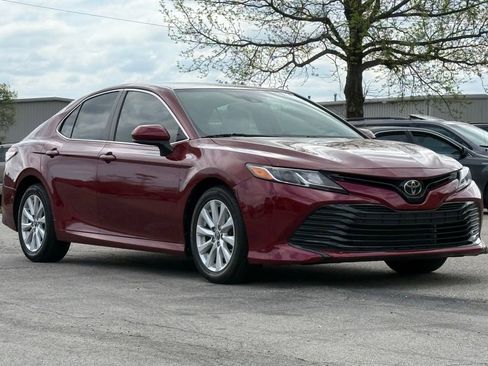 Used 2019 Toyota Camry LE FWD image 7