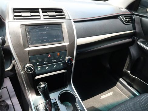 Used 2015 Toyota Camry SE FWD image 14