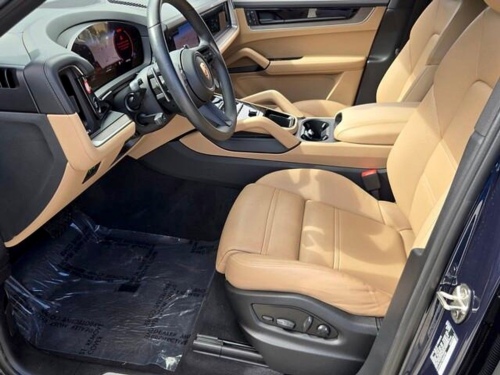 Used 2025 Porsche Cayenne AWD/4WD image 10