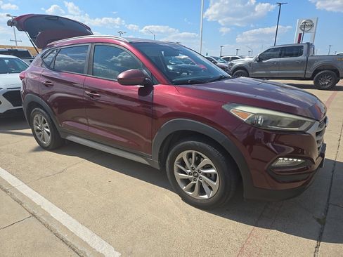 Used 2017 Hyundai Tucson SE w/ SE Popular Package 02 AWD/4WD image 3