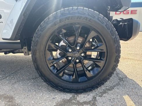 New 2025 Jeep Gladiator Nighthawk image 28