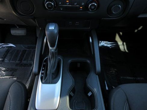 Used 2024 Nissan Frontier SV image 18