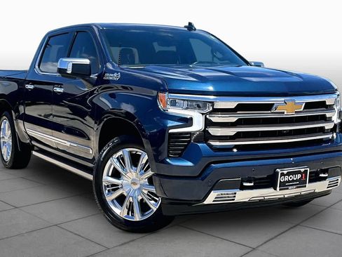 Used 2022 Chevrolet Silverado 1500 High Country w/ High Country Premium Package RWD image 3
