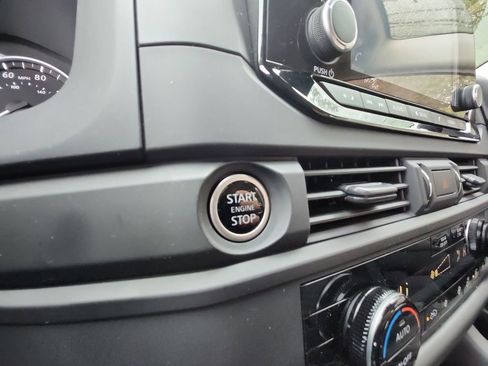 Used 2023 Nissan Pathfinder S image 22