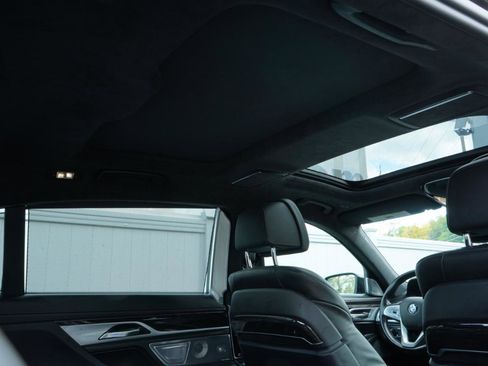 Used 2017 BMW 750i RWD image 62
