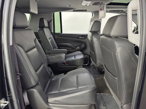 Used 2017 GMC Yukon XL SLT w/ Premium Edition image 44