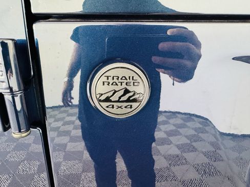 Used 2025 Jeep Gladiator Nighthawk image 29