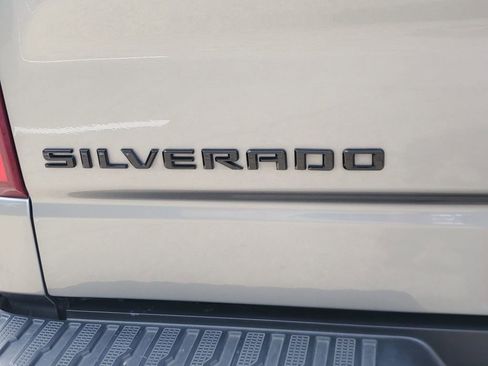 Used 2024 Chevrolet Silverado 1500 LT Trail Boss w/ Convenience Package II AWD/4WD image 7
