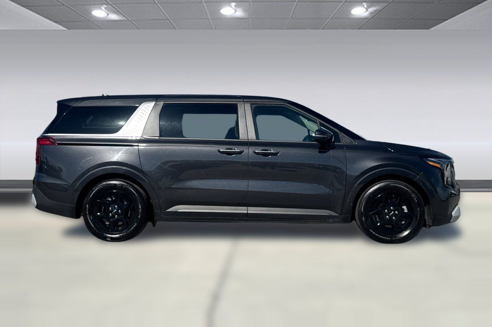 Used 2026 Kia Carnival FWD image 7