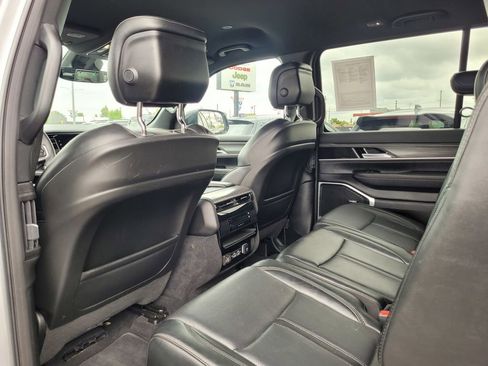 Used 2024 Jeep Wagoneer Series II w/ Flexible Seating Group RWD image 15
