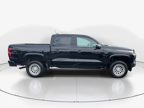 Used 2024 Chevrolet Colorado W/T RWD image 2