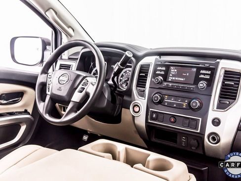 Used 2017 Nissan Titan SV image 20