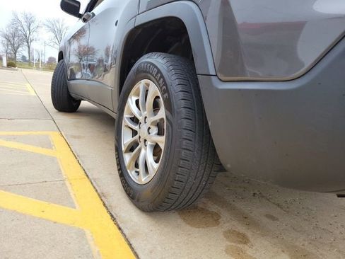 Used 2019 Jeep Cherokee Latitude Plus w/ Cold Weather Group image 30