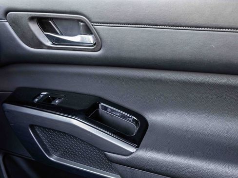 Certified 2024 Nissan Pathfinder SL image 17