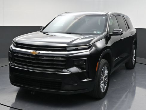 Used 2024 Chevrolet Traverse LS FWD image 3