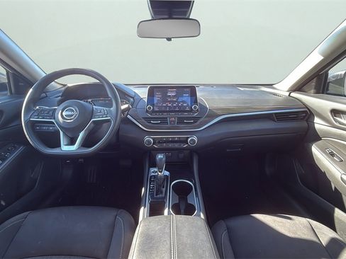 Used 2024 Nissan Altima 2.5 SV image 18