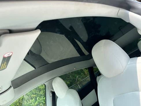 Used 2021 Tesla Model Y Long Range AWD/4WD image 6