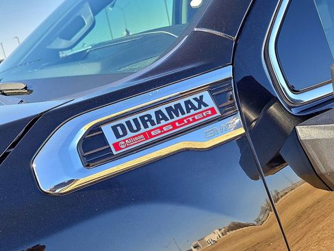 Used 2022 GMC Sierra 2500 Denali w/ Denali Black Diamond Edition image 11