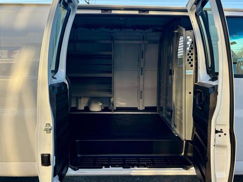 Used 2020 GMC Savana 2500 Extended w/ Driver Convenience Package image 11