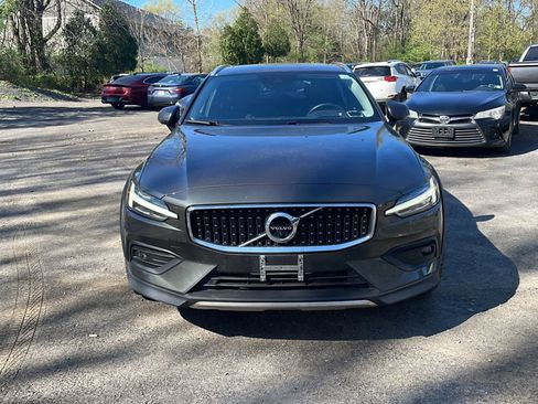 Used 2021 Volvo V60 T5 Cross Country w/ Lounge Package image 11