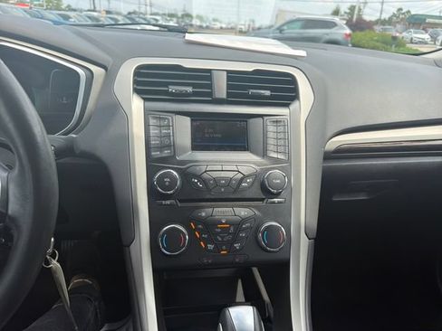 Used 2014 Ford Fusion SE w/ Equipment Group 502A FWD image 19
