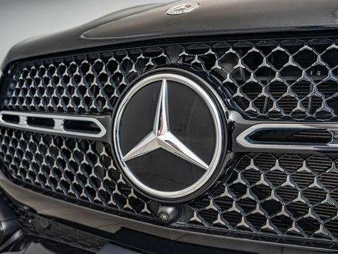 Used 2025 Mercedes-Benz GLE 350 4MATIC w/ AMG Line Exterior image 12