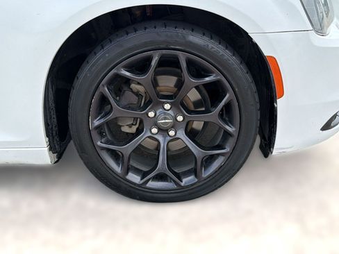 Used 2019 Chrysler 300 Touring w/ Sport Appearance Package RWD image 12