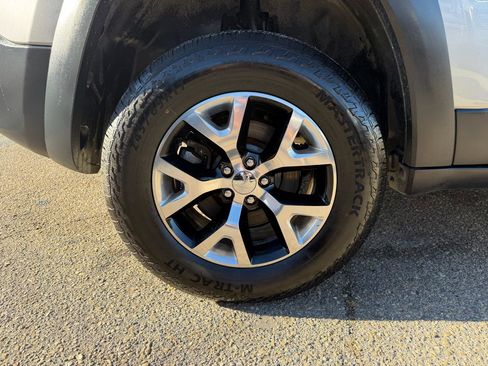 Used 2015 Jeep Cherokee Trailhawk w/ Comfort/Convenience Group image 30