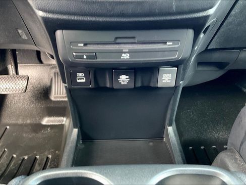 Used 2023 Honda Odyssey Elite image 32