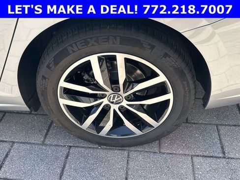 Certified 2025 Volkswagen Jetta SE image 10