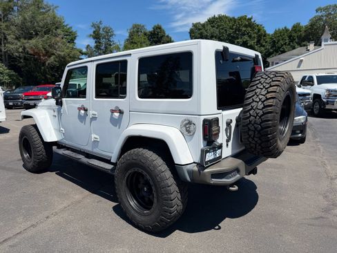 Used 2017 Jeep Wrangler Unlimited Sahara AWD/4WD image 3