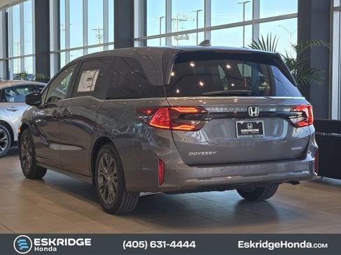 New 2026 Honda Odyssey Touring image 3