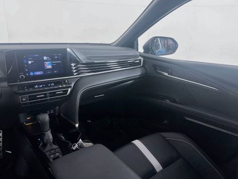 Used 2025 Toyota Camry SE w/ Convenience Package FWD image 18