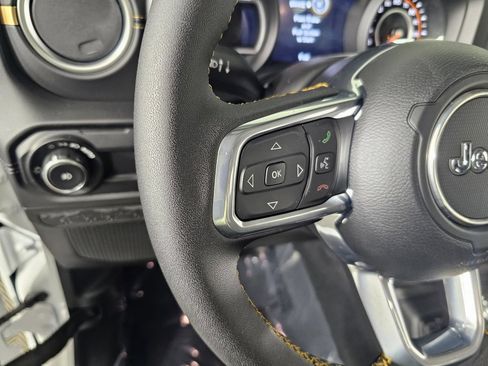 Used 2025 Jeep Wrangler Unlimited Sahara AWD/4WD image 24