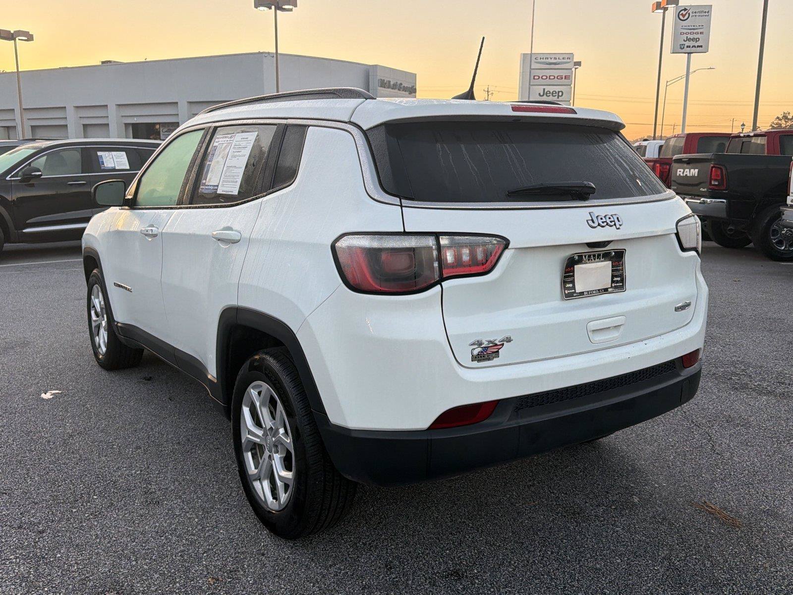Used 2024 Jeep Compass Latitude AWD/4WD image 7