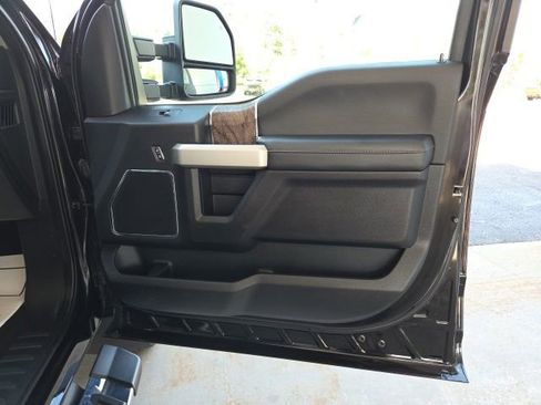 Used 2019 Ford F250 Lariat w/ Lariat Ultimate Package AWD/4WD image 61
