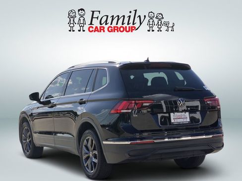 Used 2023 Volkswagen Tiguan SE w/ Panoramic Sunroof Package FWD image 3