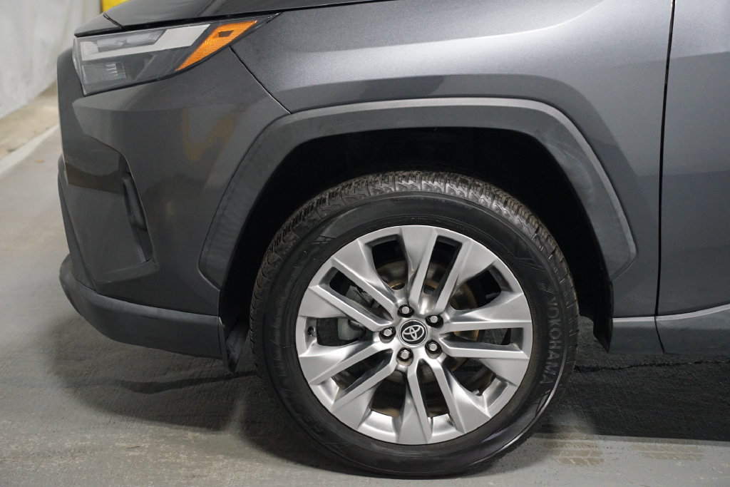Certified 2022 Toyota RAV4 XLE Premium FWD image 5