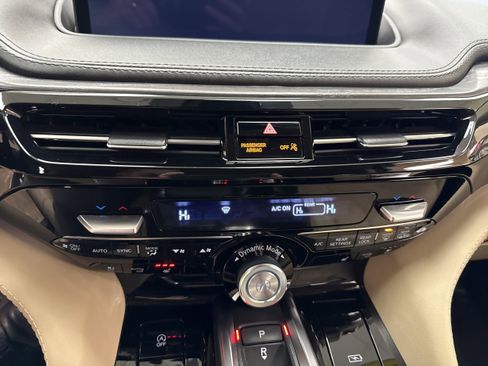 Used 2023 Acura MDX SH-AWD w/ Advance Package image 9