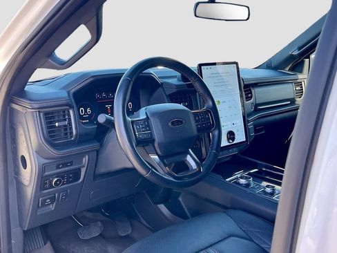 Used 2023 Ford Expedition Platinum AWD/4WD image 9