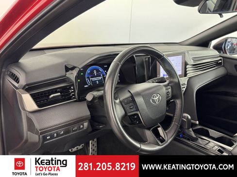Used 2025 Toyota Camry SE image 12